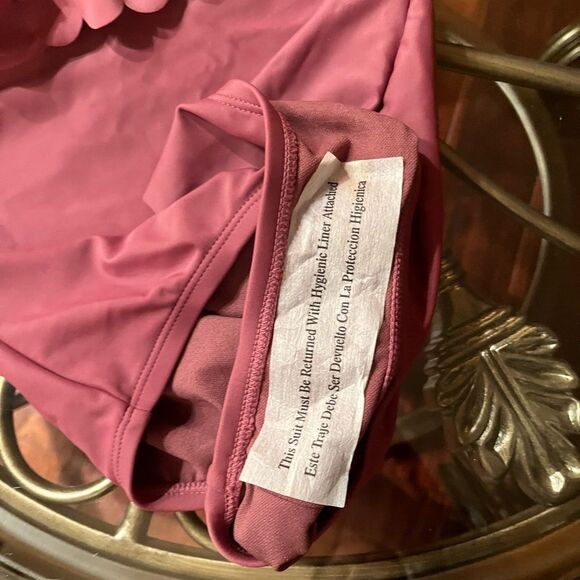 NWOT Target Scalloped One-Piece Swimsuit – Mauve - Picture 3 of 3